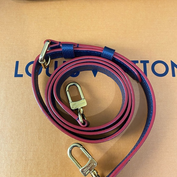 Sold! LV POCHETTE MÉTIS - Picture 6 of 10